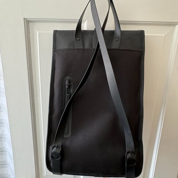 RAINS 3.5 gal Silhouette Black Matte Backpack